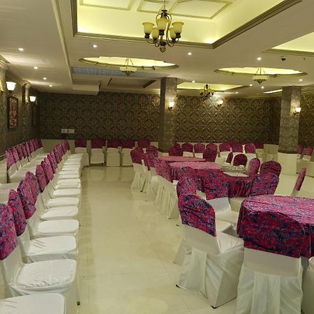 Hotel Posh Чандигарх Экстерьер фото