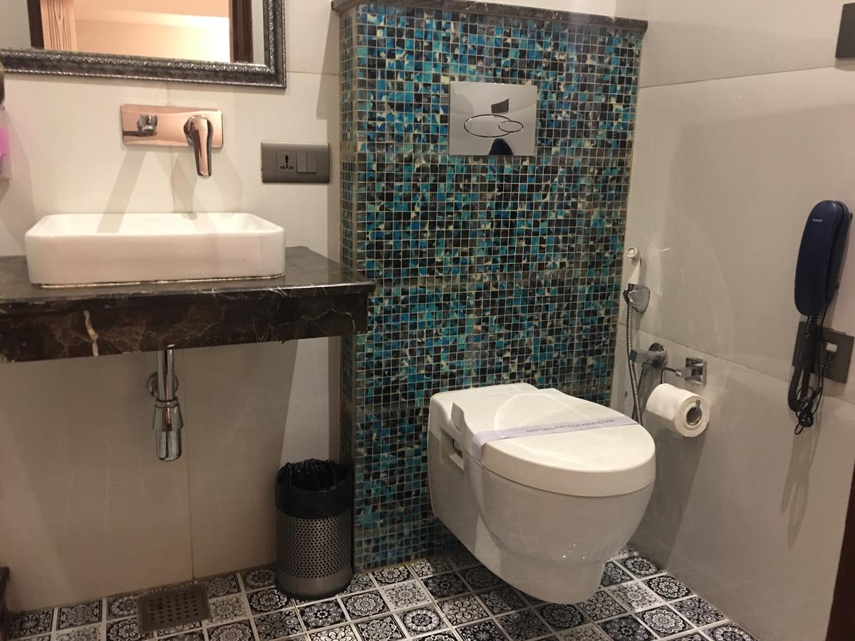 Hotel Posh Чандигарх Экстерьер фото