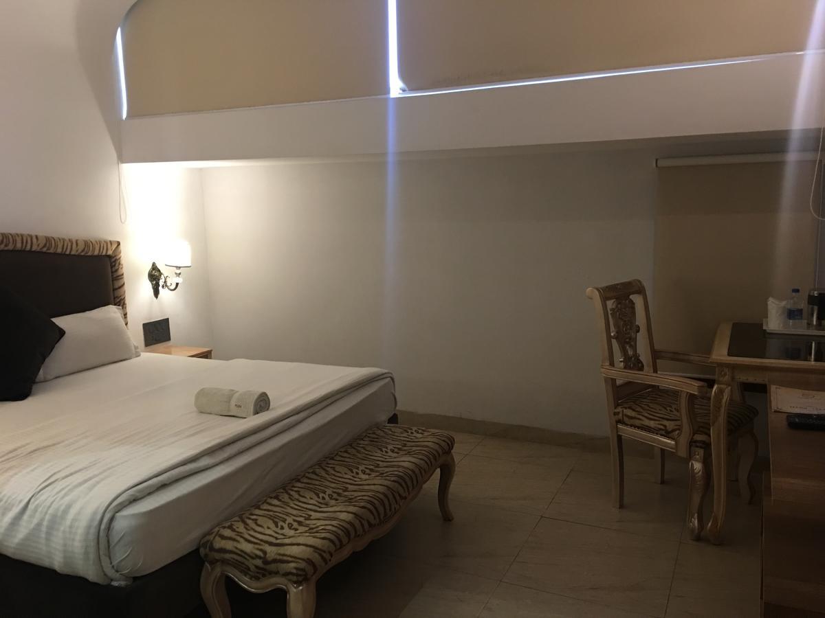 Hotel Posh Чандигарх Экстерьер фото