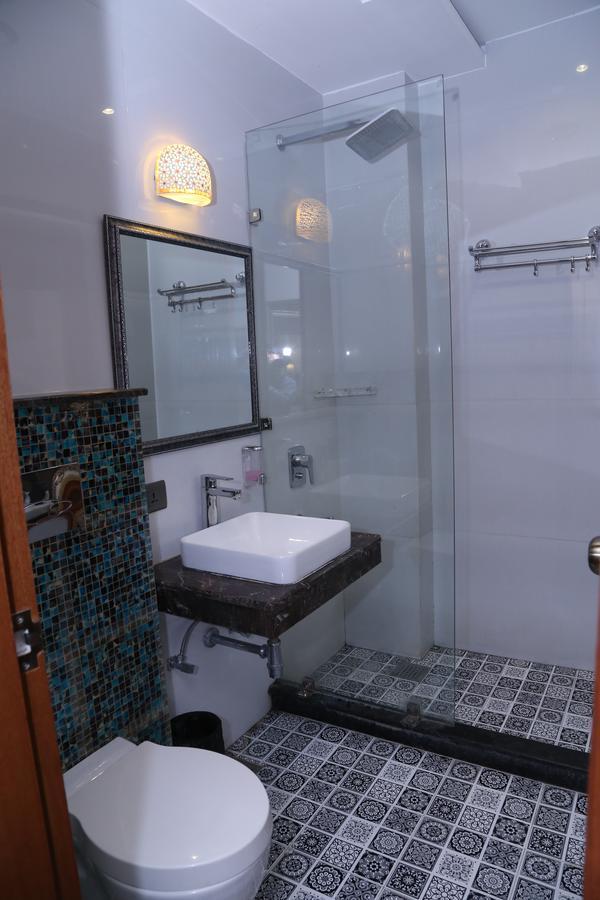 Hotel Posh Чандигарх Экстерьер фото
