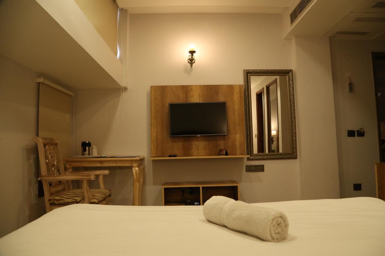 Hotel Posh Чандигарх Экстерьер фото