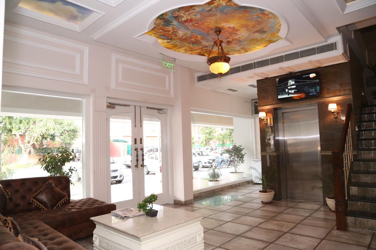 Hotel Posh Чандигарх Экстерьер фото