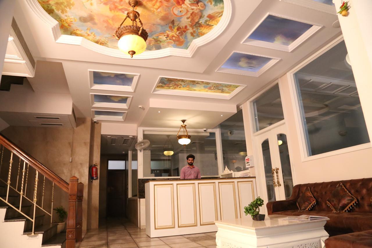 Hotel Posh Чандигарх Экстерьер фото