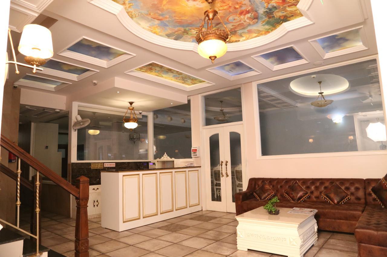 Hotel Posh Чандигарх Экстерьер фото